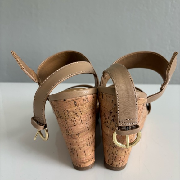 LC Lauren Conrad Beige Cork Wedges - Picture 5 of 6
